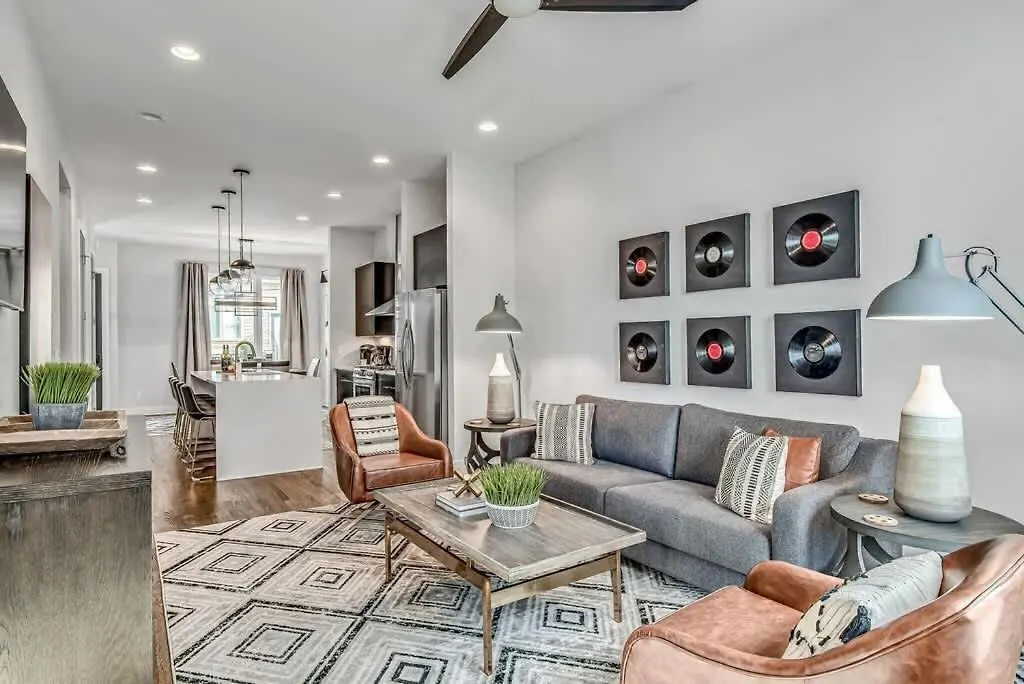 Holiday home Cowgirl'S Hideaway-Rooftop Patio- 2 Mi To Broadway Nashville
